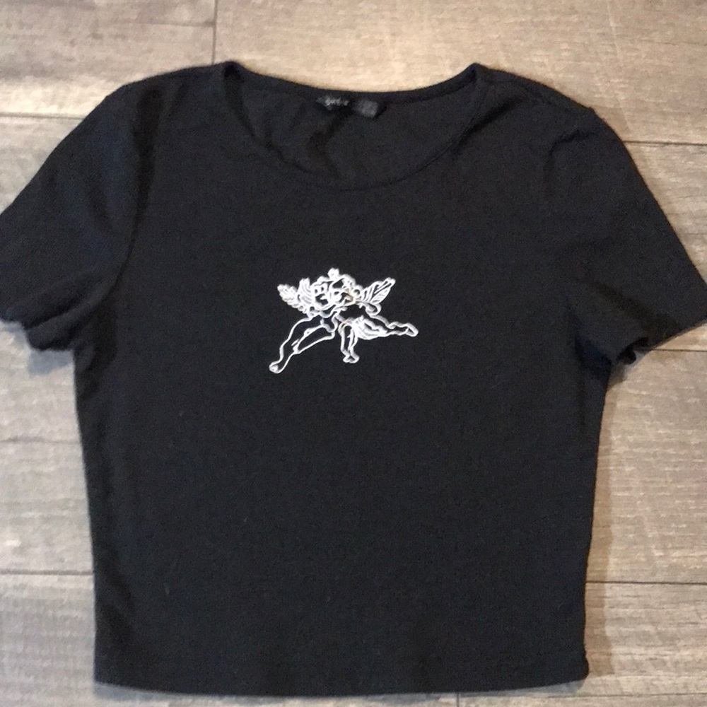 Angel cropped black tee
